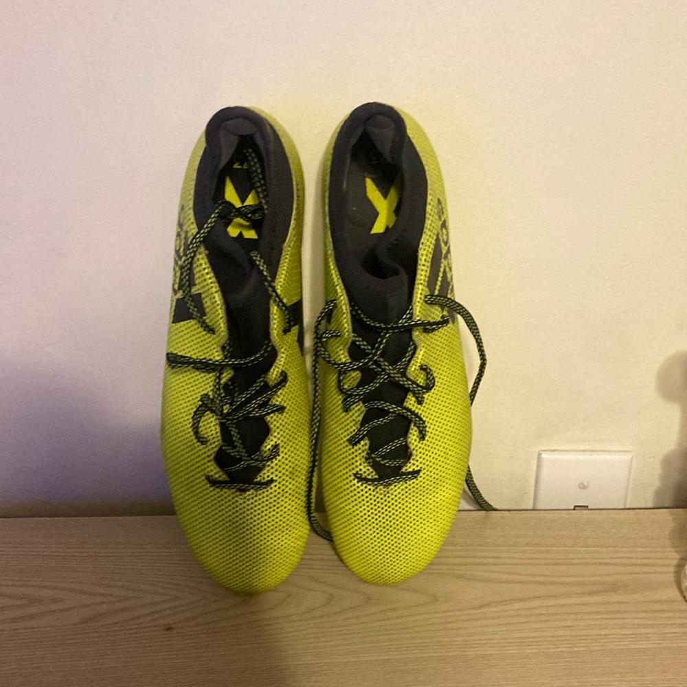 Soccer cleats